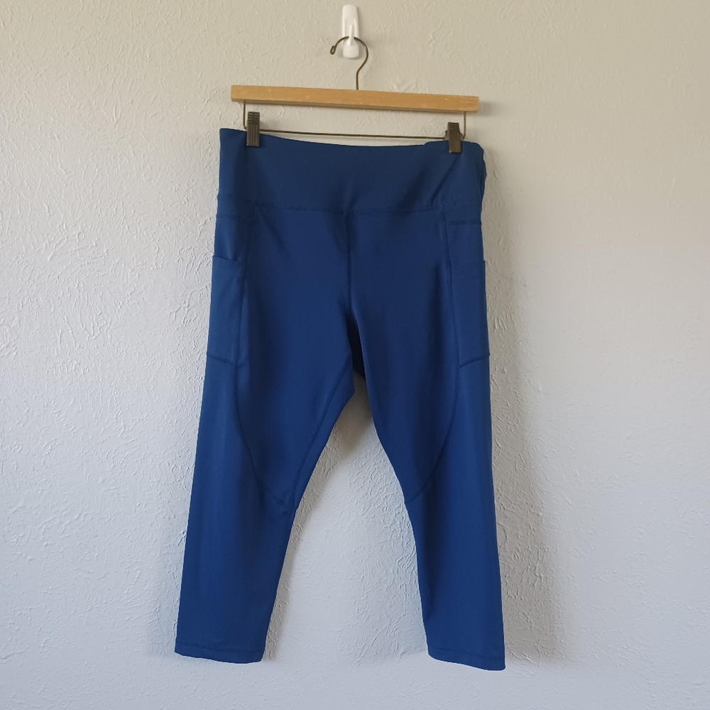 Zyia Blue Cropped Leggings